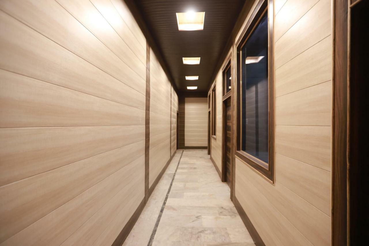 Oyo 37971 Mayur Resort มถุรา ภายนอก รูปภาพ